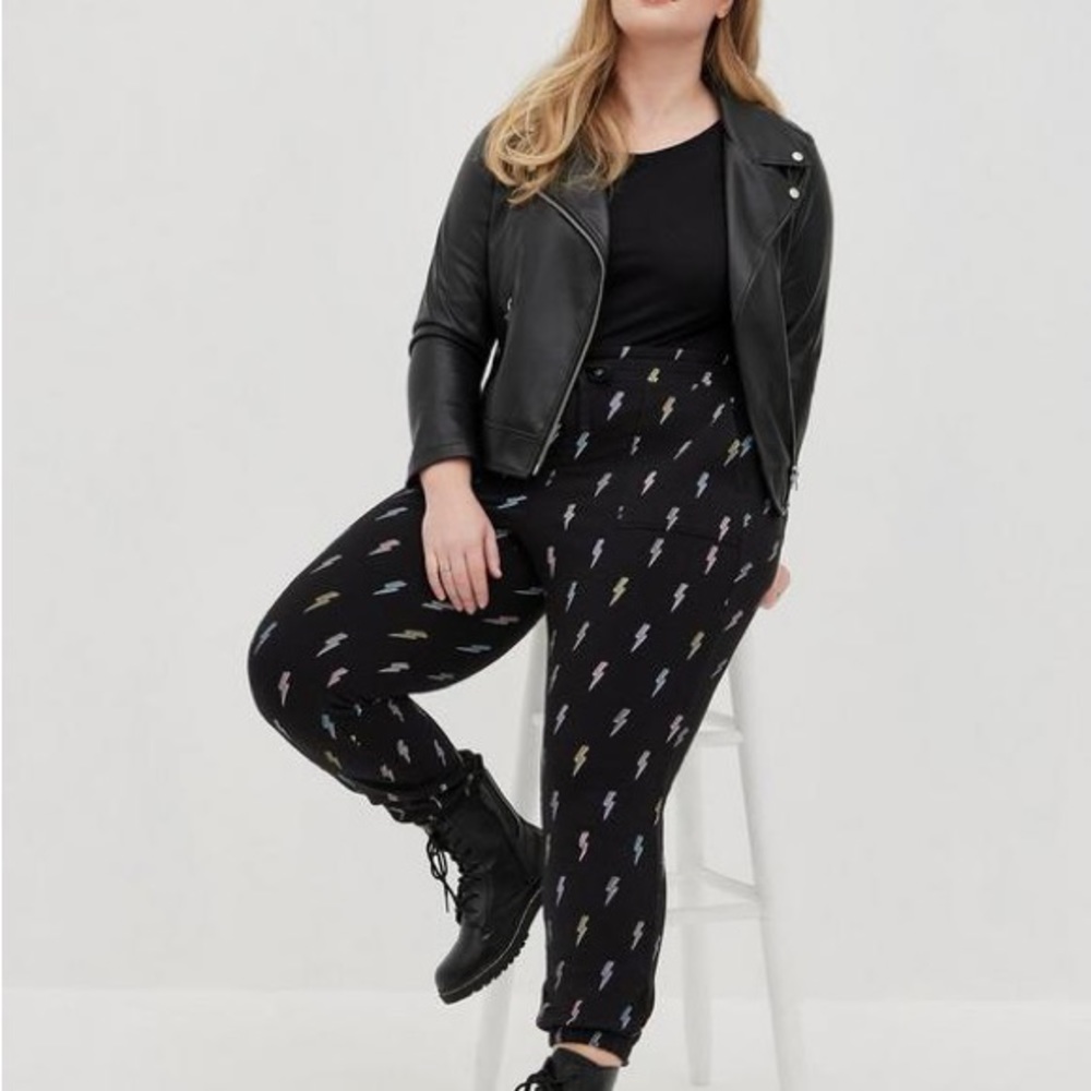 Torrid Relaxed Fit Jogger Super Soft Fleece Mid-Rise Pant